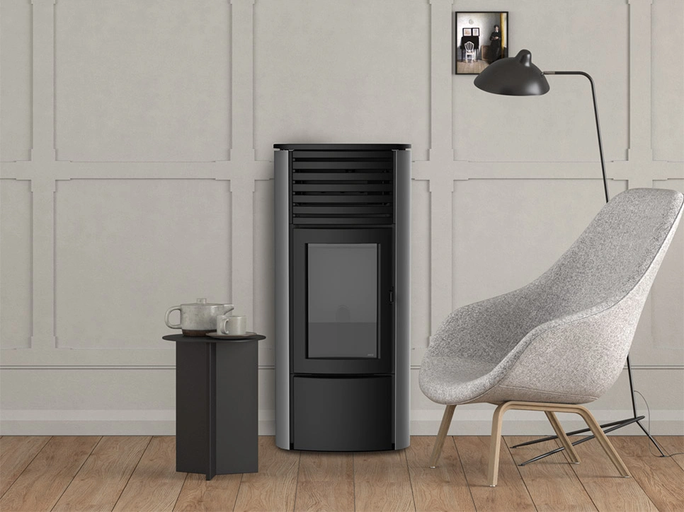 Granulinė krosnelė Klio 16kW, 24kW pilka, namuose