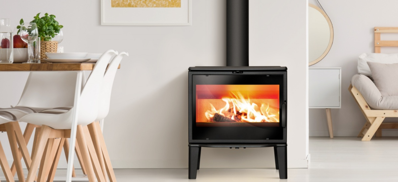Malkinė krosnelė Lacunza Biarritz 9kW prie sienos, su ugnimi