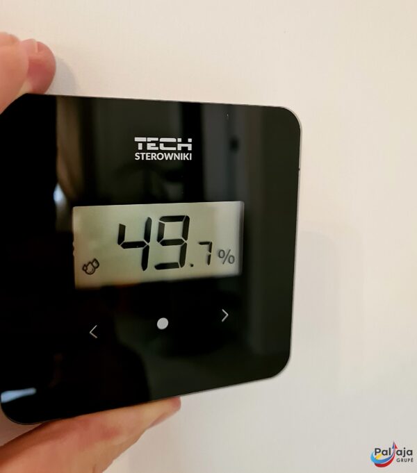 Belaidis termostatas EU-R-8B Plus juodas su drėgmės jutikliu iš šalies